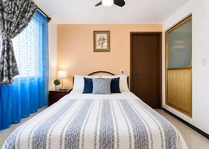 Bedroom At 5 Min Airport T1 & T2 Homestay